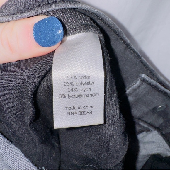 SO Black Wash Denim High Waisted Distressed Mom Jean size 6 - Picture 5 of 6